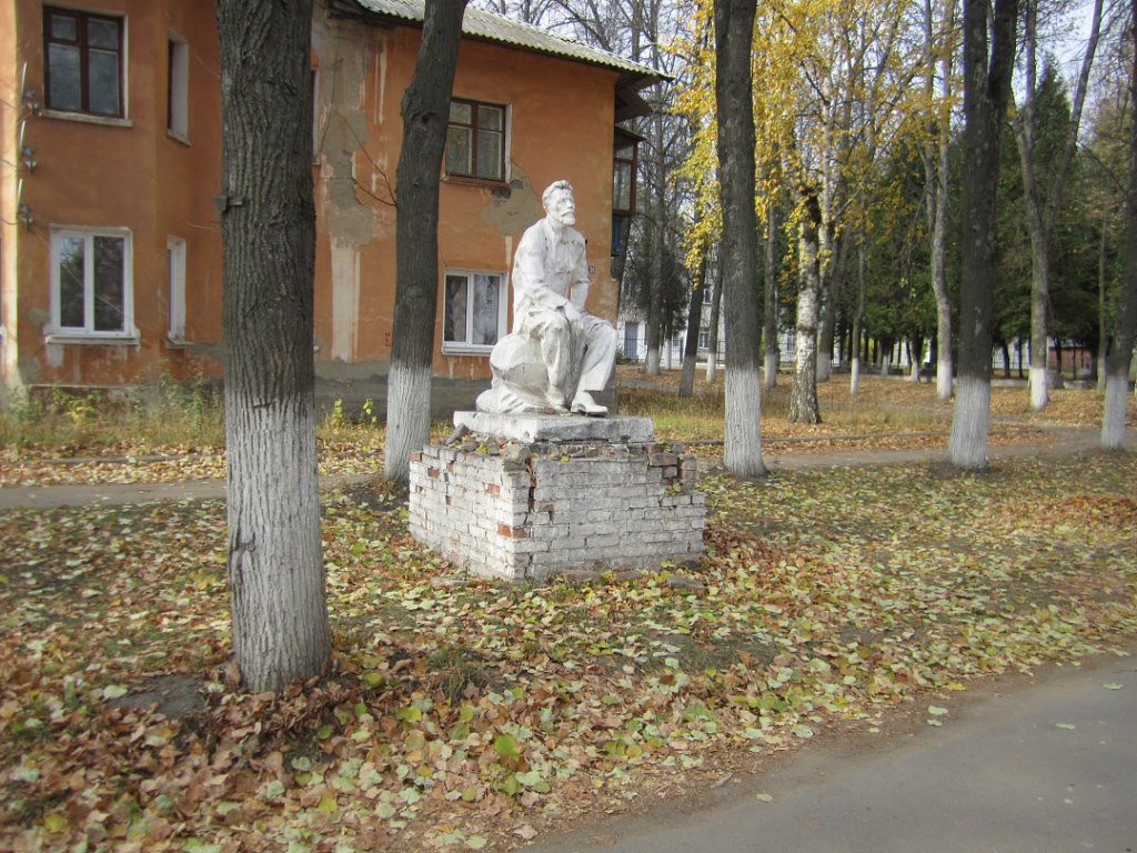 Город липки тульской. Город Липки памятники. Город Липки Тульской области. Город Липки достопримечательности. Шахтерский городок - Липки советские статуи.