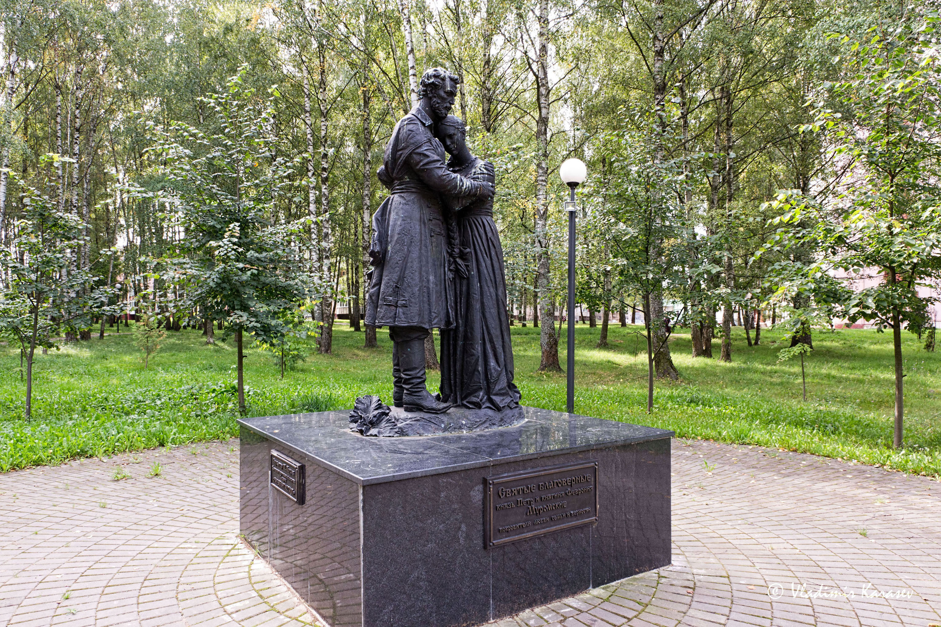 Десногорск. Десногорск памятник Петру и Февронии. Монумент Мирный атом Десногорск. Памятники в городе Десногорск. Десногорск памятник строителям.