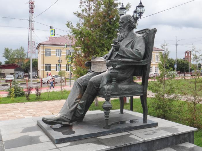 Памятник м. Салтыков Щедрин памятник Талдом. Памятник Салтыкову Щедрину в Талдоме. Талдом памятники. Талдом памятник Щедрина.