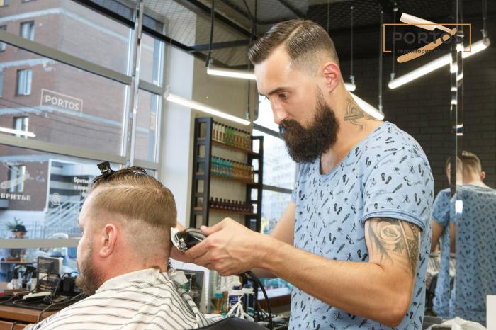 Барбершоп площадка казань. Барбершоп площадка казань. Площадка местный барбершоп. Площадка местный барбершоп. Площадка барбершоп волгоград.