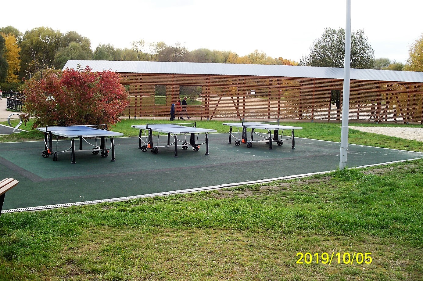 Столы для настольного тенниса в парке горького