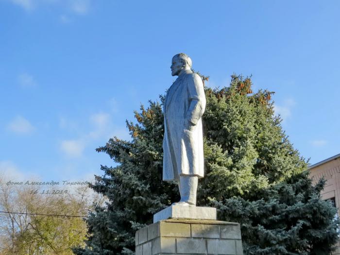 Орловский. Памятник Ленину в Орле. Улица Ленина Орел Ленинская памятник. Памятник Ленину в Орловской области. Памятники посёлка Орловского.