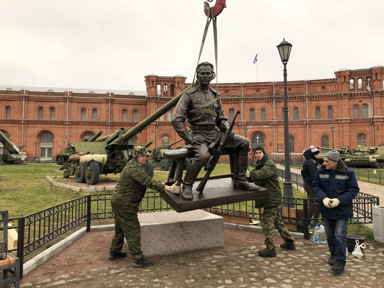 калашников памятник в москве