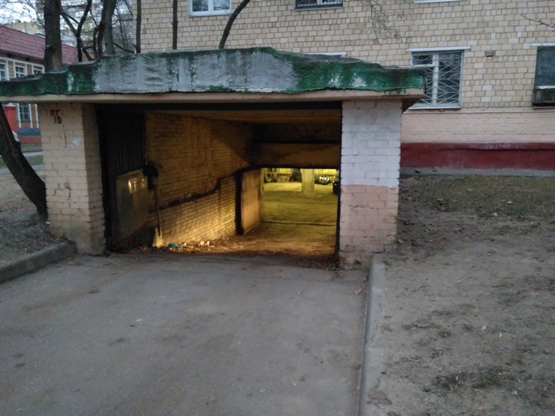 Компенсация гараж москва. Подземный гараж. Гараж Советский. Гараж во дворе. Подземный гараж в кооперативе.