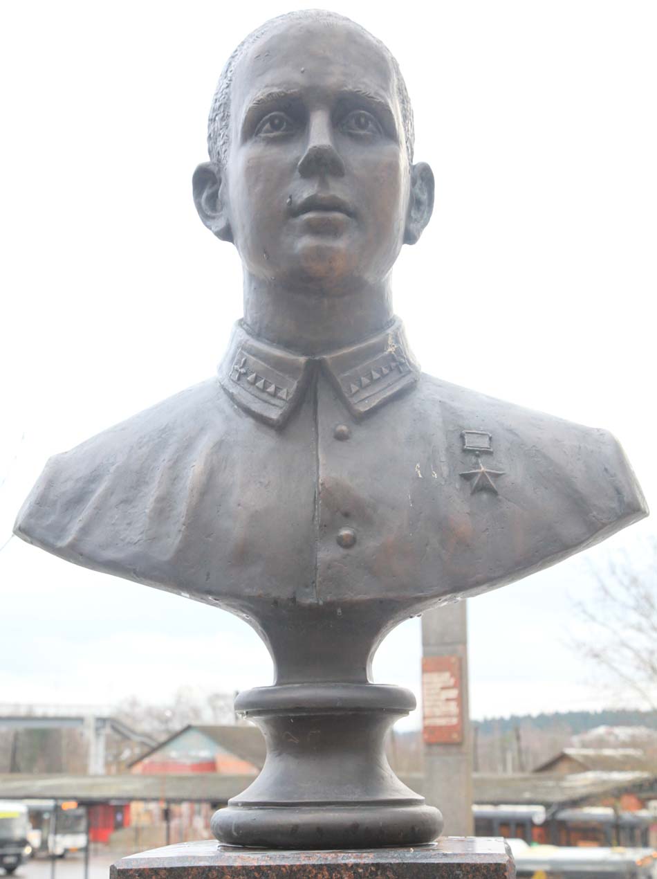 Бюст Смирнова Виктора Петровича - Шаховская | военный памятник / мемориал