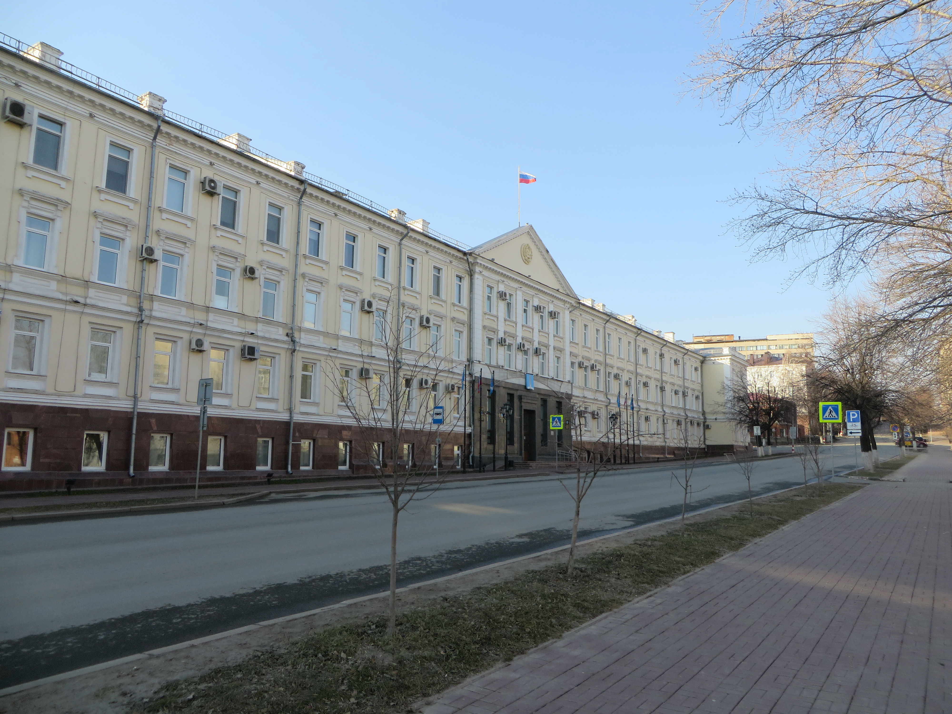 Администрация ульяновска телефон. Администрация города Ульяновска. Кузнецова 7 Ульяновск администрация. Здание горсовета Ульяновск. Кузнецова 7 Ульяновск.