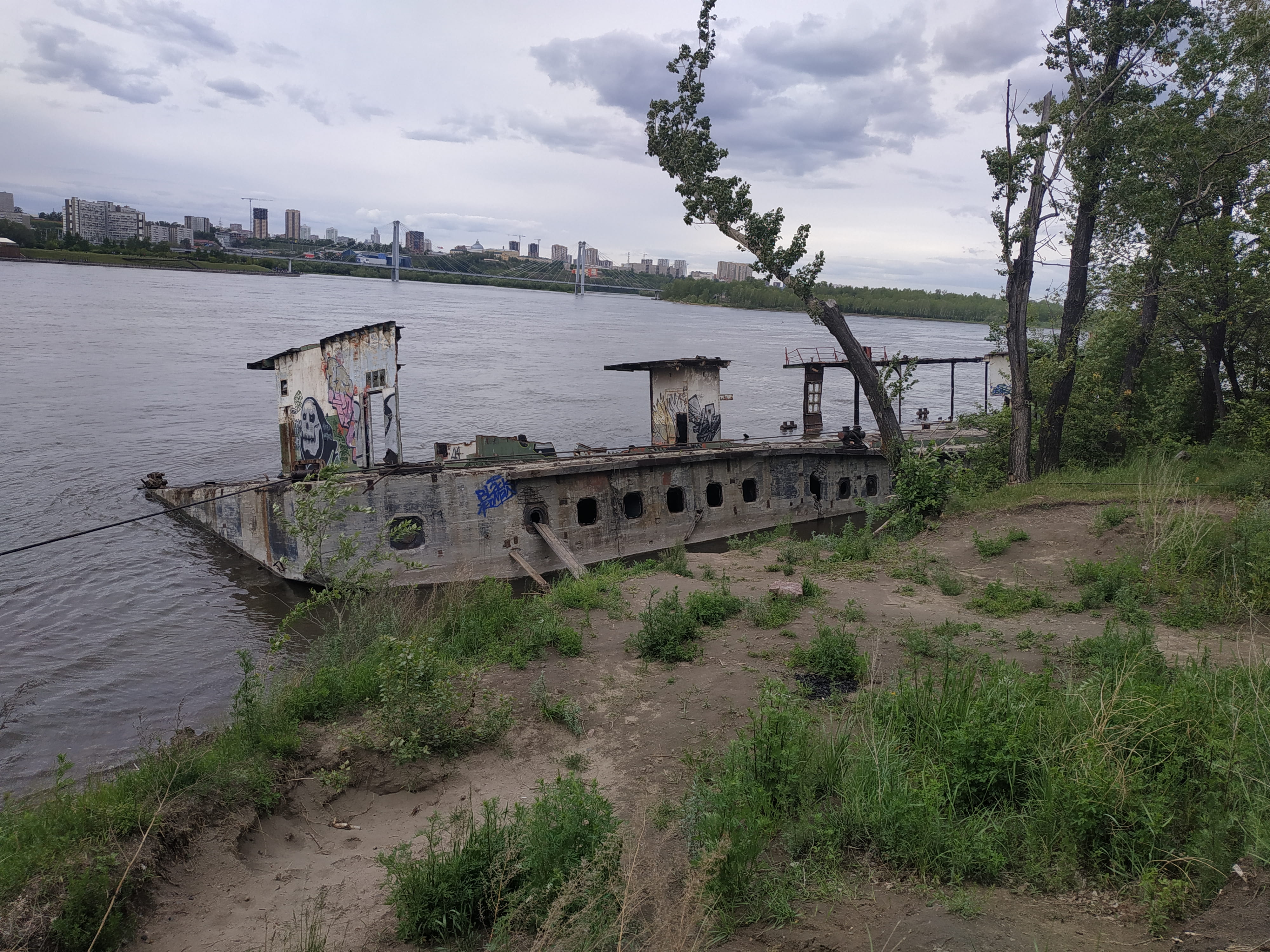 Дебаркадер новосибирск. Дебаркадер Игарка. Заброшенный дебаркадер в Ордынке. Дебаркадер в Ордынке. Чернаково Ордынский район дебаркадер.