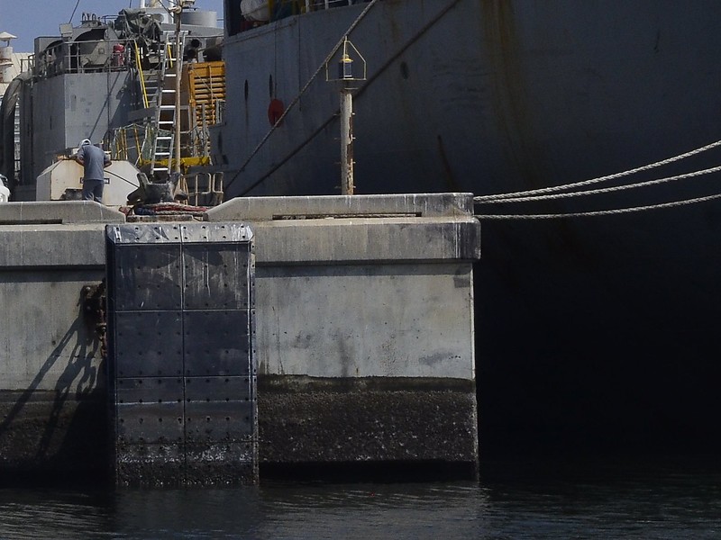 Commercial Quay Jetty light - Duqm