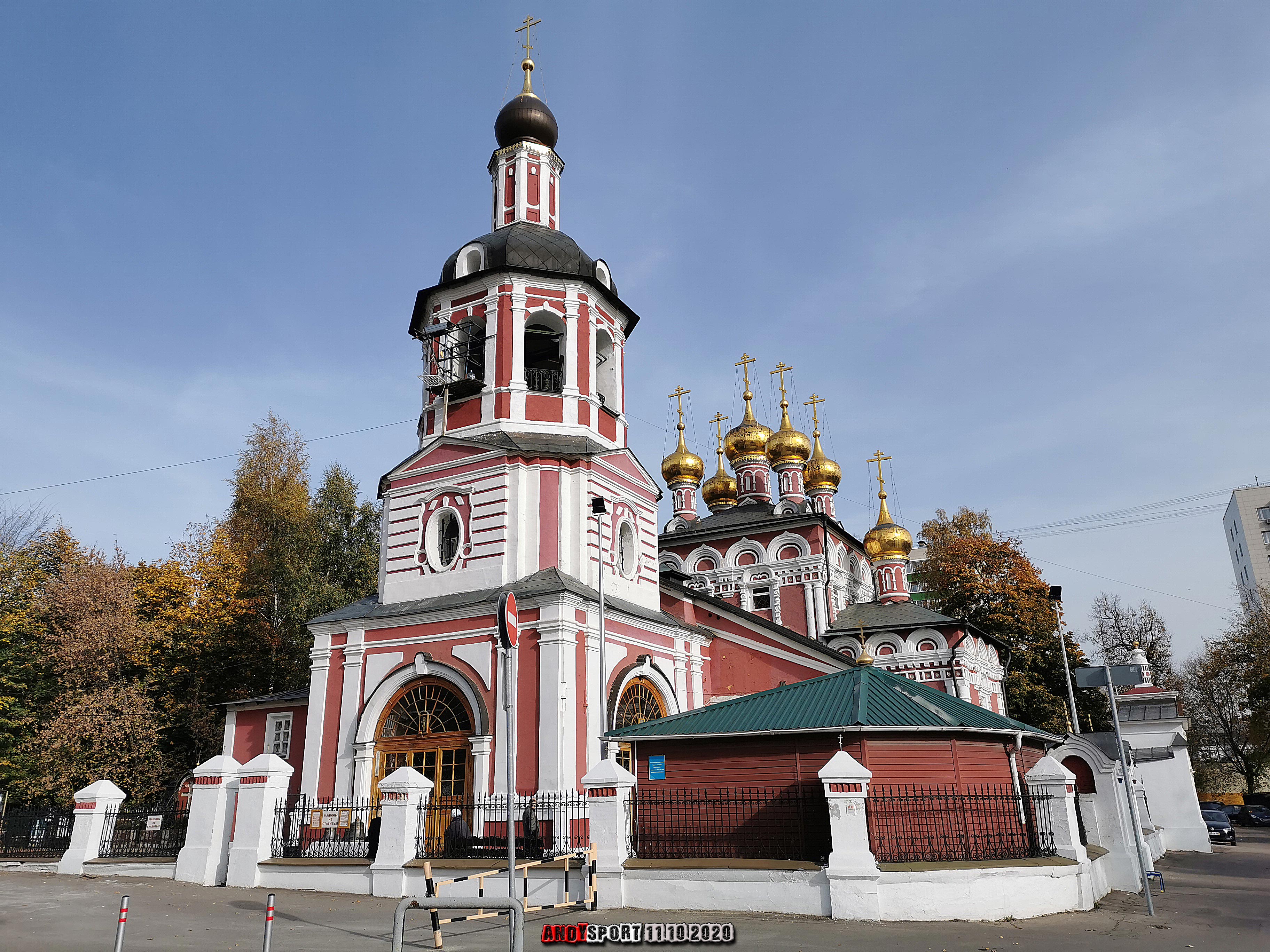 Храм рождества в измайлово. Церковь Рождества Христова в Измайлове Москва. Храм Рождества Христова в Измайлове. Рождественская Церковь в Измайлово. Рождественская Церковь Москва Измайловский проезд.