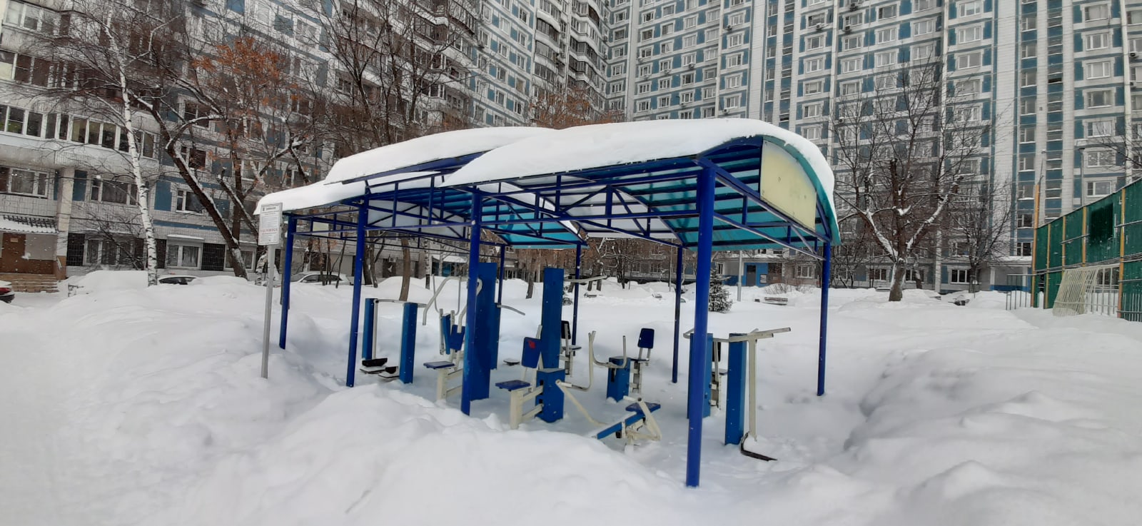 Крытые площадки для детей. Крытая спортивная площадка. Крытая детская площадка. Навесы на хоккейных площадках. Цветной бульвар купол детская площадка.