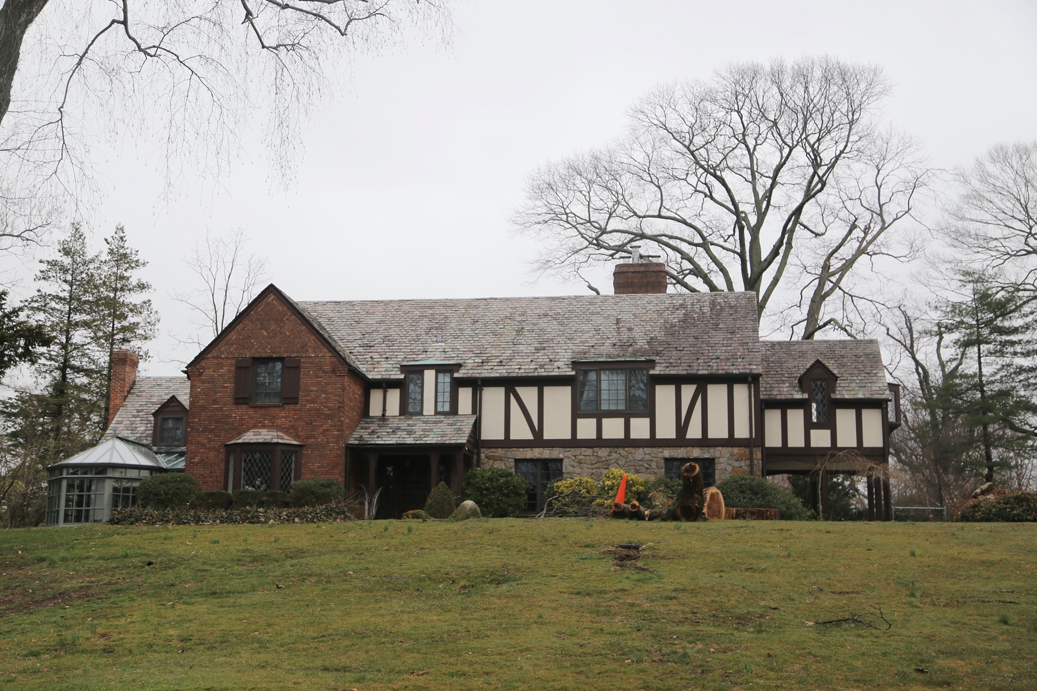 Larry N. Jackson Residence - Flower Hill, New York