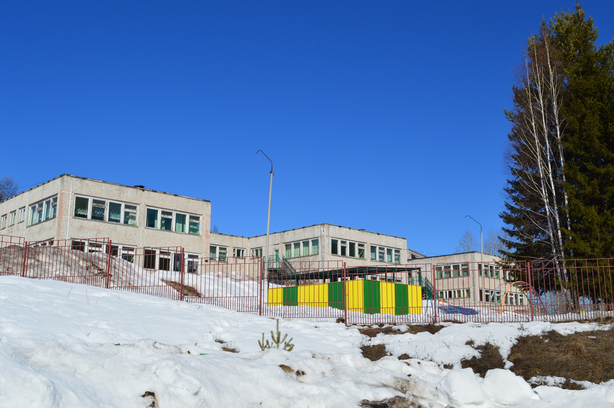 Железногорск илимский иркутская область. Железногорск Илимский Золотая рыбка. Санаторий Дружба Железногорск Илимский. Железногорск-Илимский 39 сад. Железногорск-Илимский дома у детских площадок.