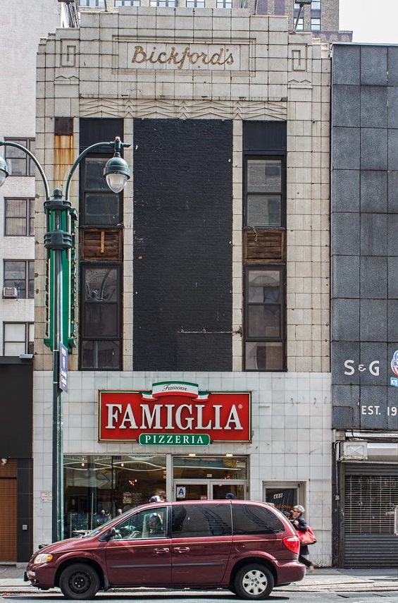 Famous Famiglia Pizza - New York City, New York