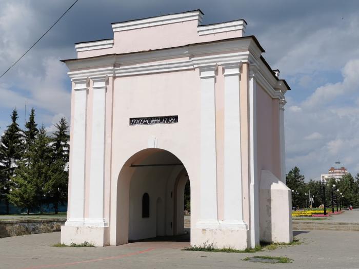 Омск тарская. Тарские ворота Омской крепости. Достопримечательности Омска Тарские ворота. Квартет Тарские ворота Омск. Г.Омск Тарские ворота Третьяковская галерея.