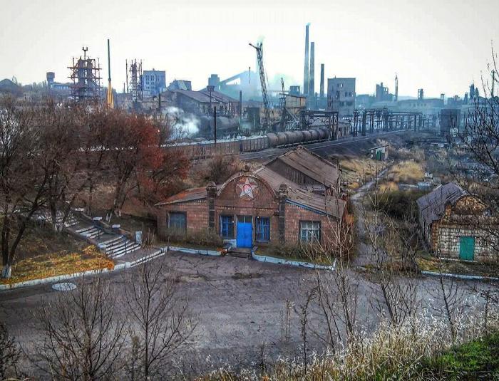 Енакиево днр. Город Енакиево Донецкой области. Енакиево Донецкая область Пархоменко 21. Енакиево Россия. Енакиево места для фотосессии.