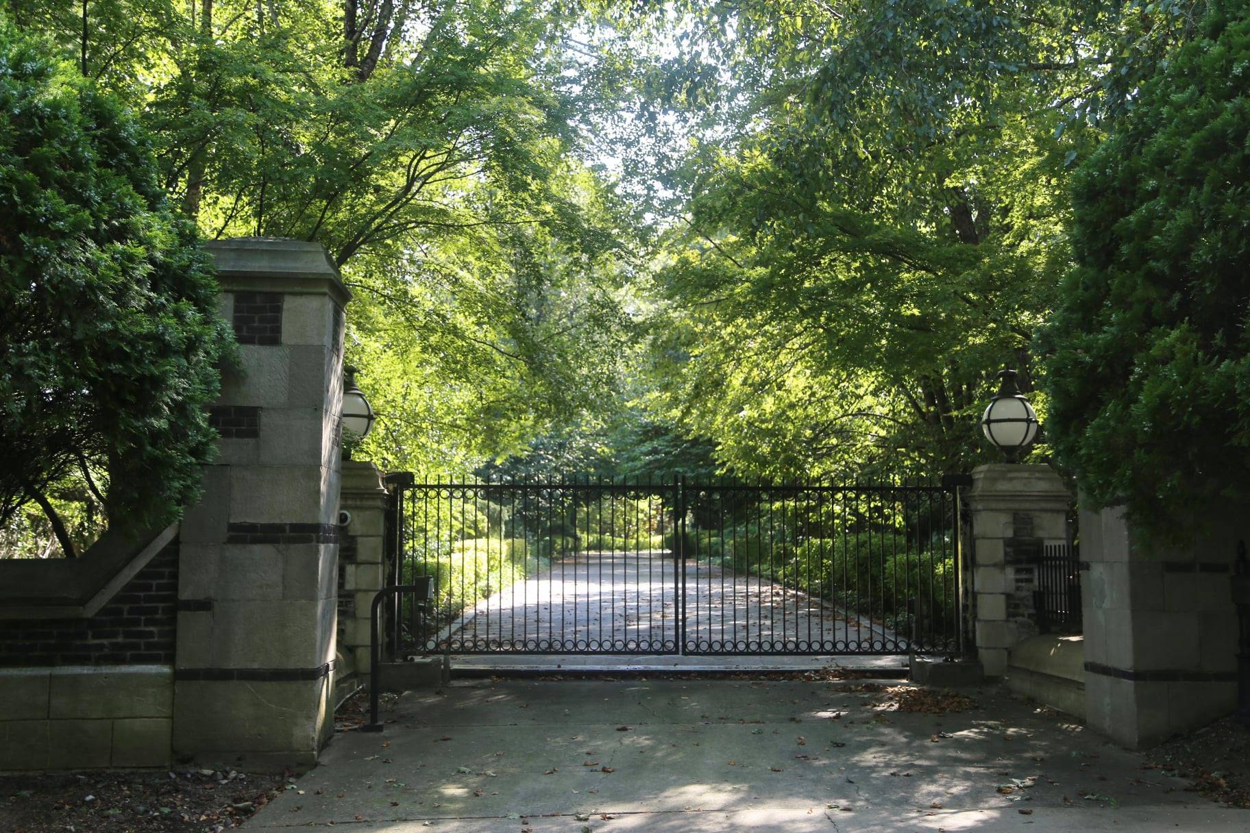  the terraces entry gate kings point new york