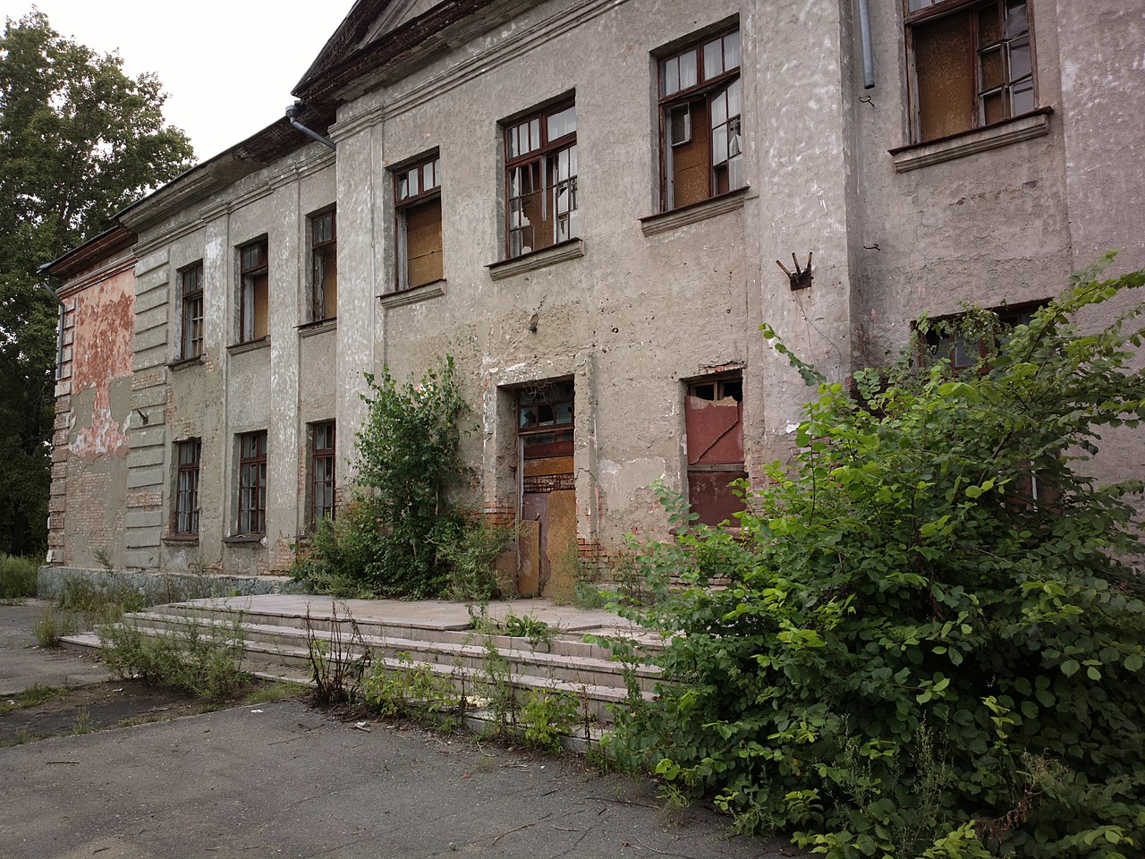 Заброшенная школа в арзамасе. Заброшенная школа на Гастелло. Заброшенная Прибалтика. Заброшенная школа микрорайон Бердск. Арзамасцевка ул. Садовая.