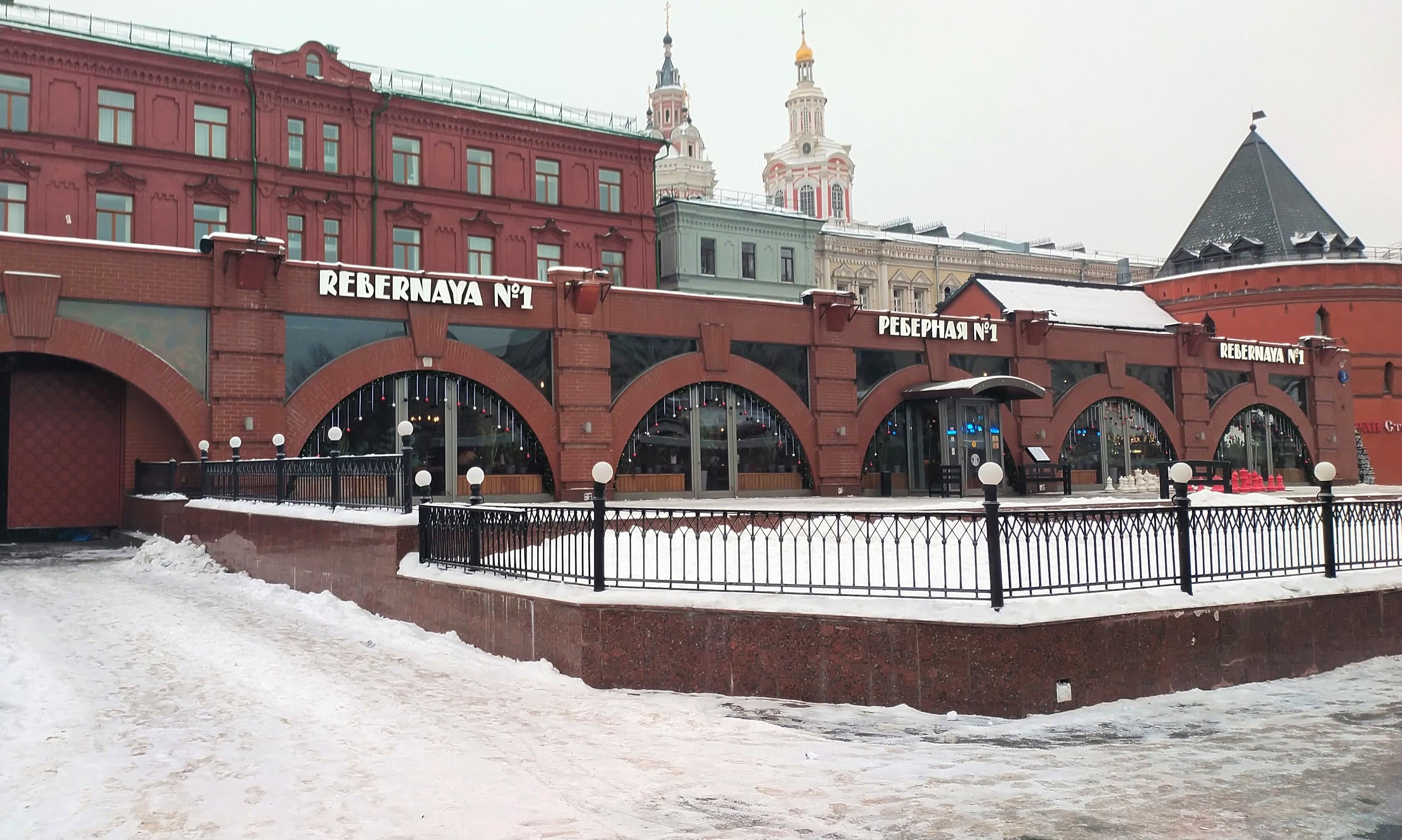 Реберная 1 москва театральная площадь. Реберная 1 на площади революции.