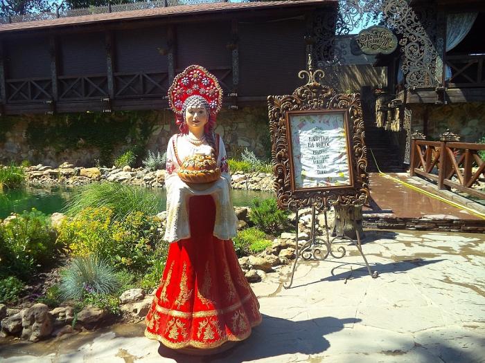 The Girl with a Loaf genre sculpture - Staraya Stanitsa