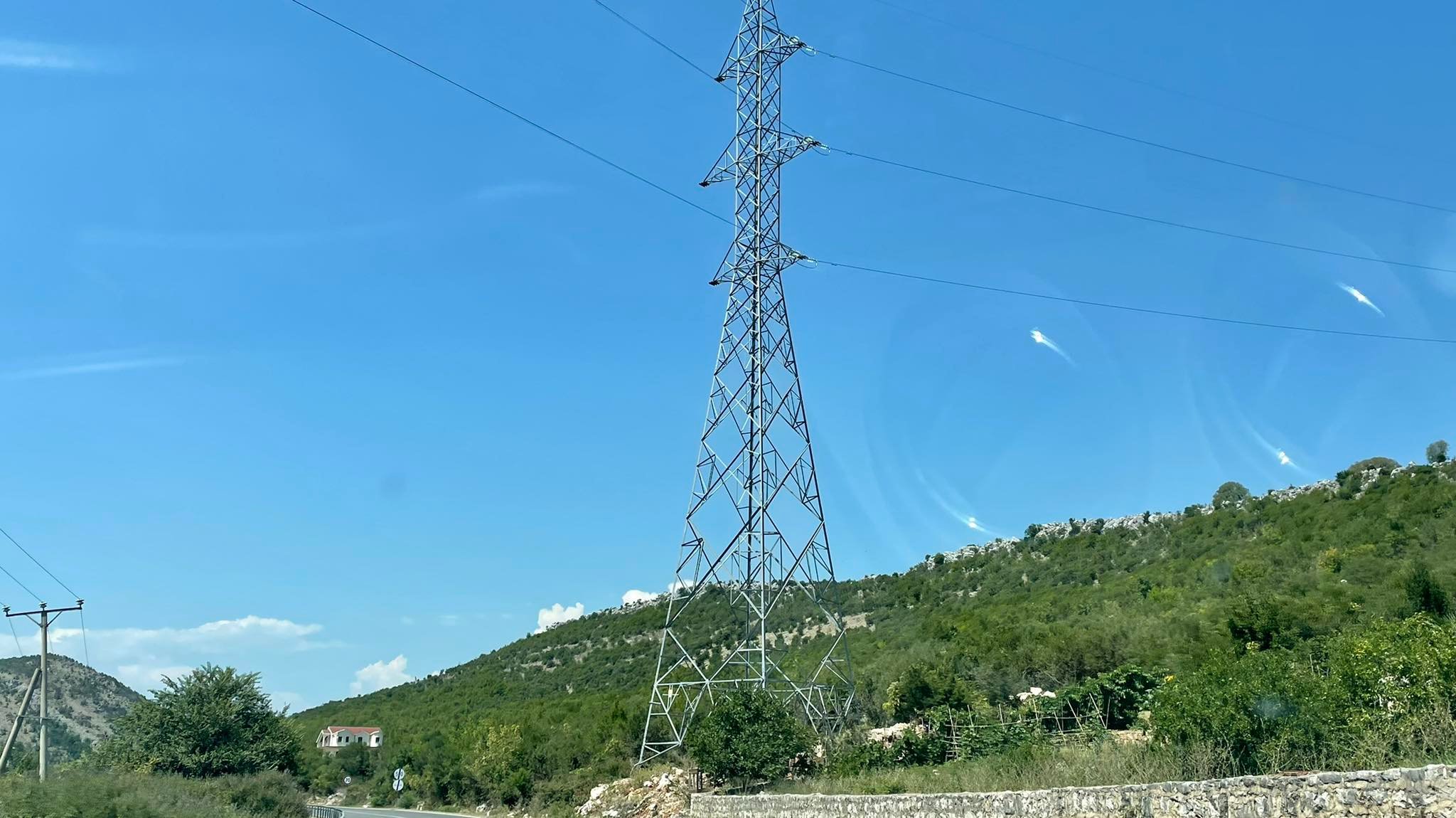 Electricity pylon