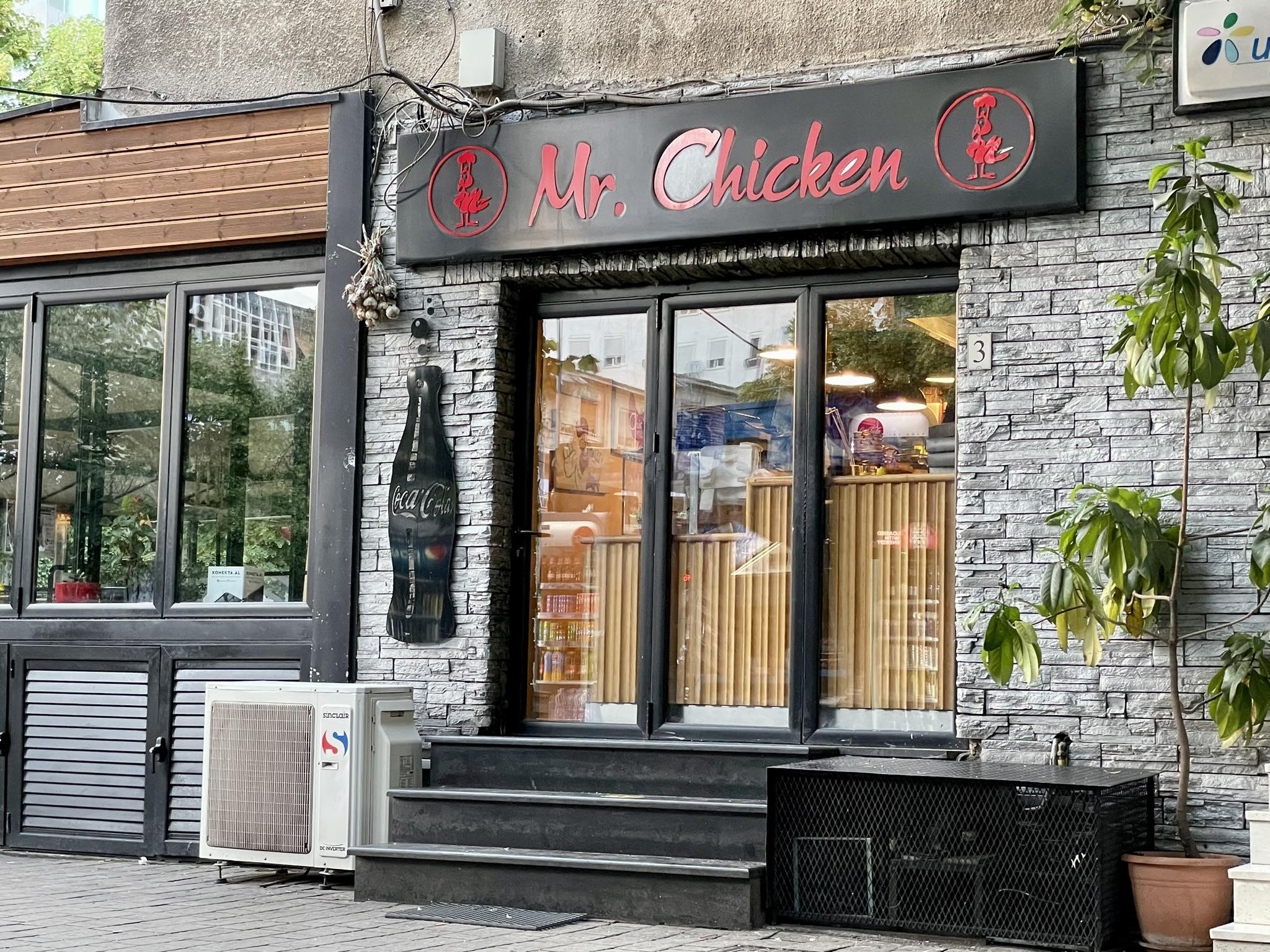 Fast Food Mr. Chicken Tiranë