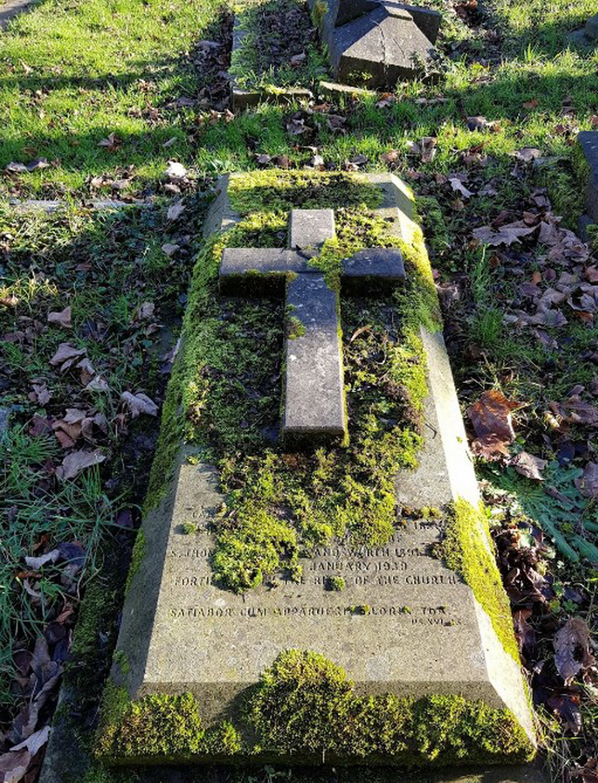 St Mary Magdalen’s RC Churchyard - London