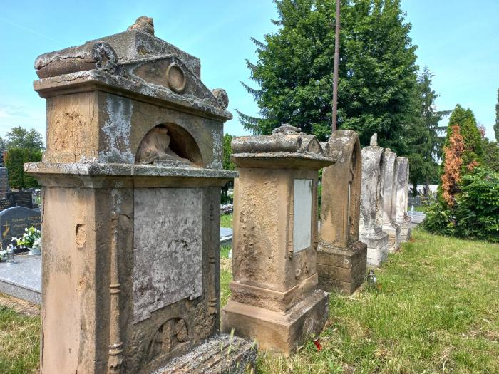 The six oldest graves in the cemetery - Sereď