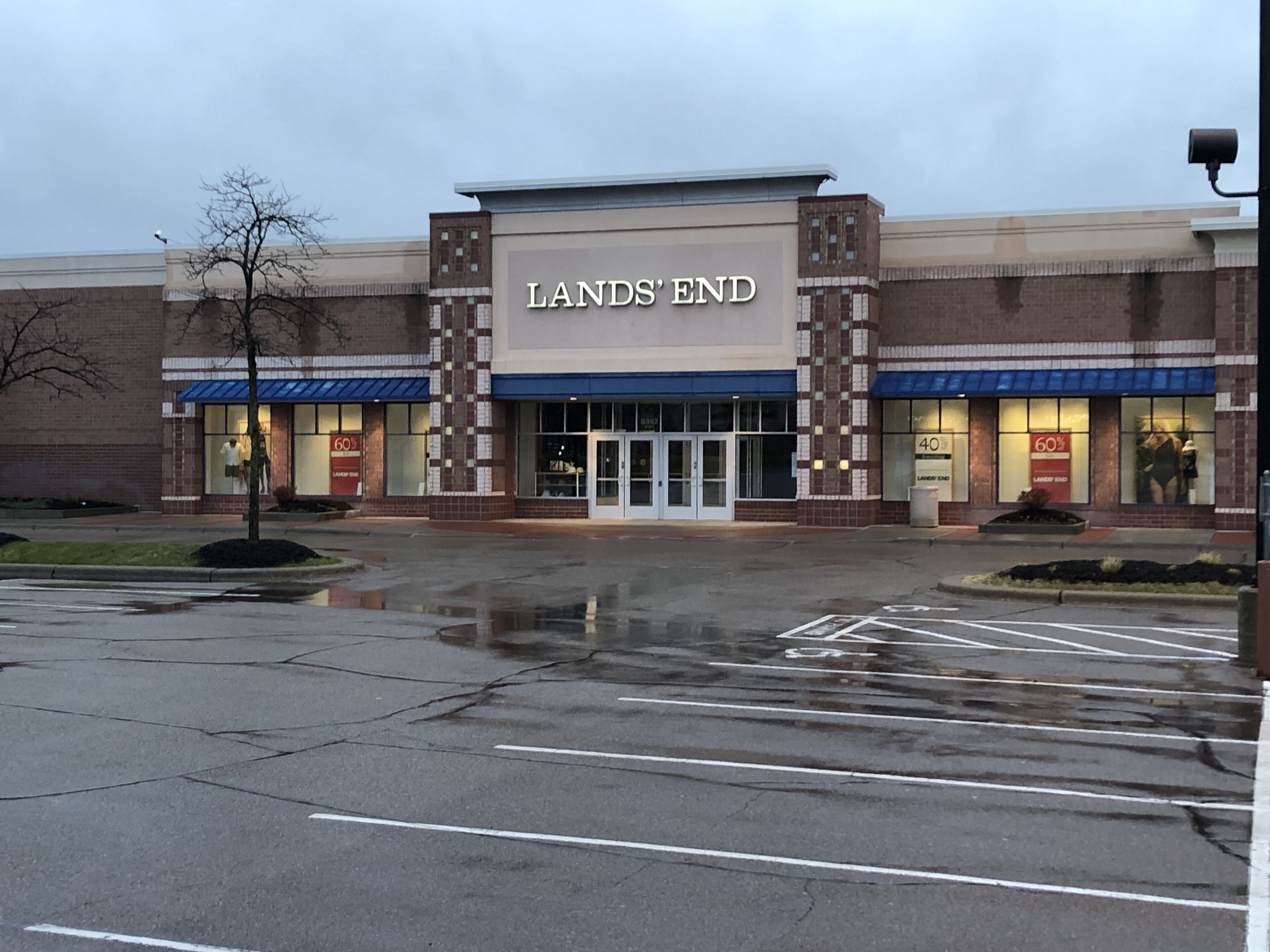 Lands end woodbury minnesota fashion retailer clothing store
